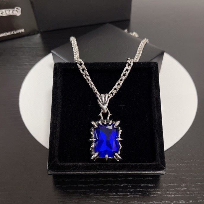 Ch**me He**ts necklaces